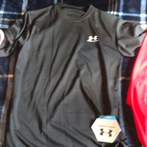 Youth under armor shirt sleeve tags on shirt